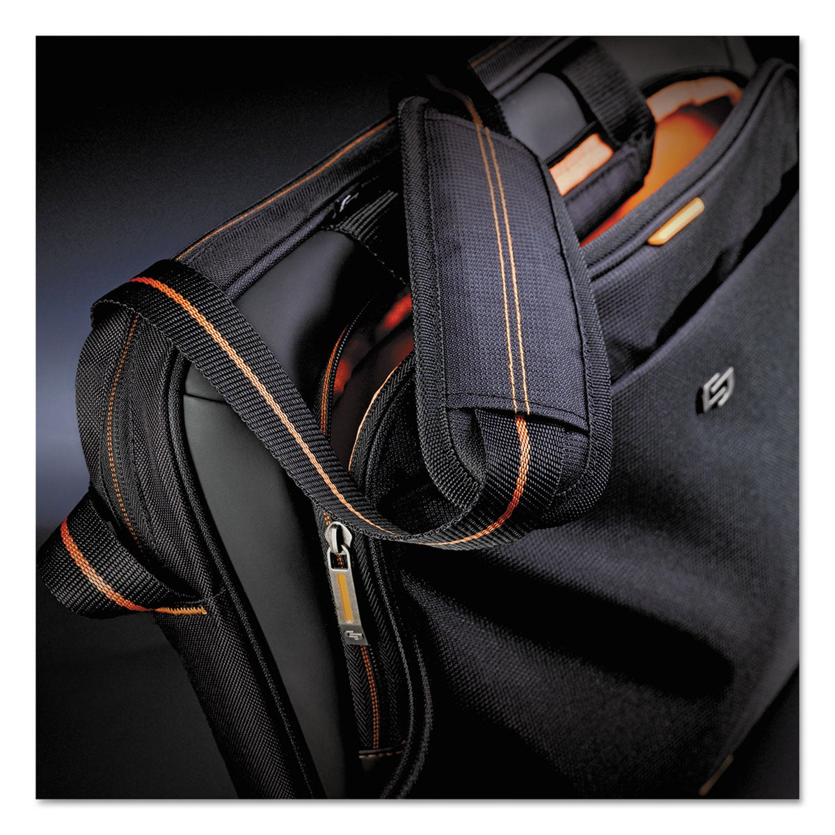 Solo Urban Slim Brief, Fits Devices Up to 15.6", Polyester, 16.5 x 2 x 11.75, Black