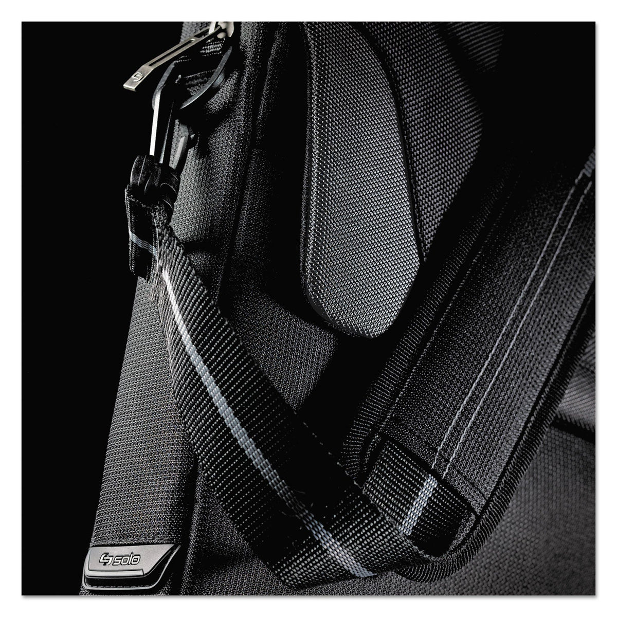 Solo Pro Slim Brief, Fits Devices Up to 14.1", Polyester, 14 x 1.5 x 10.5, Black
