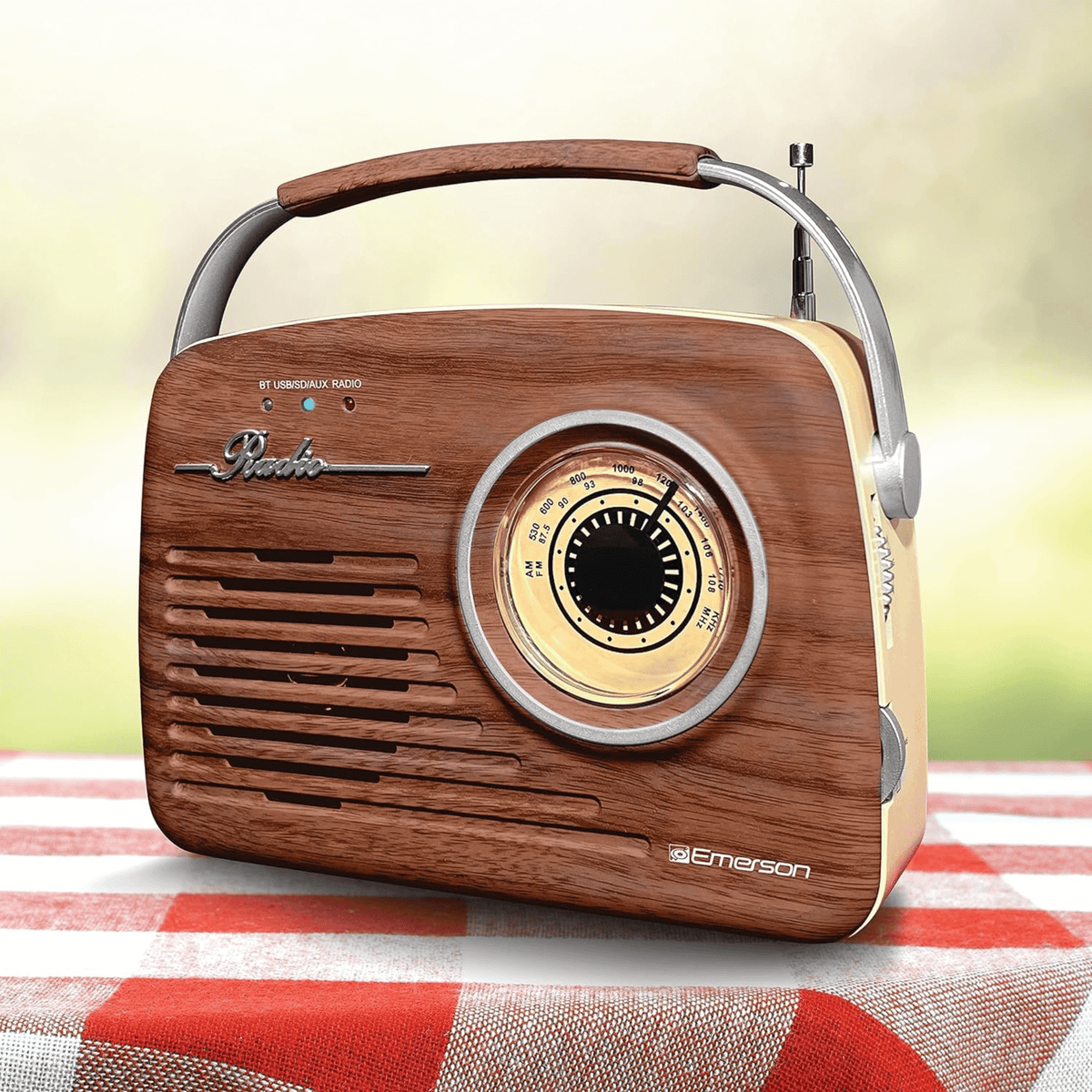 Emerson Portable Retro Radio with Built-In Rechargeable Battery and Memory Set