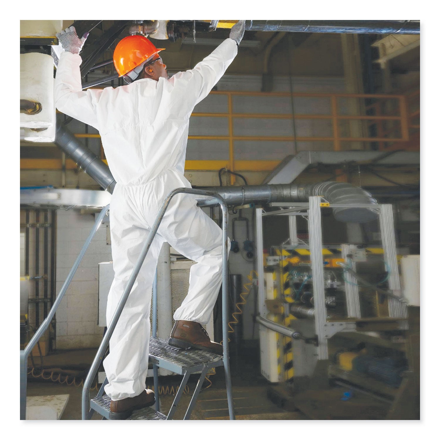 KleenGuard A30 Breathable Particle Protection Coveralls, Large, White, 25/Carton