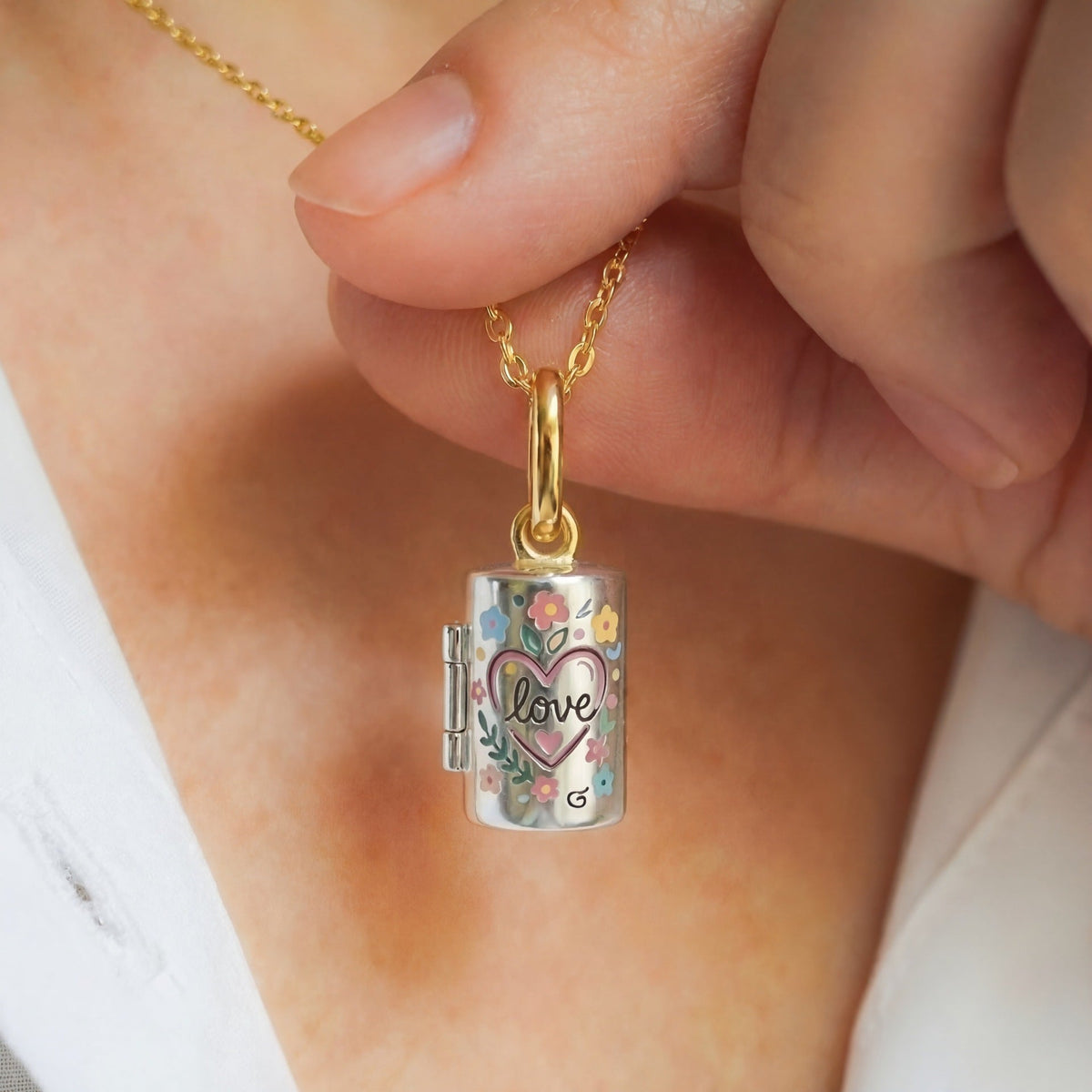 Openable Cylindrical Necklace For Women