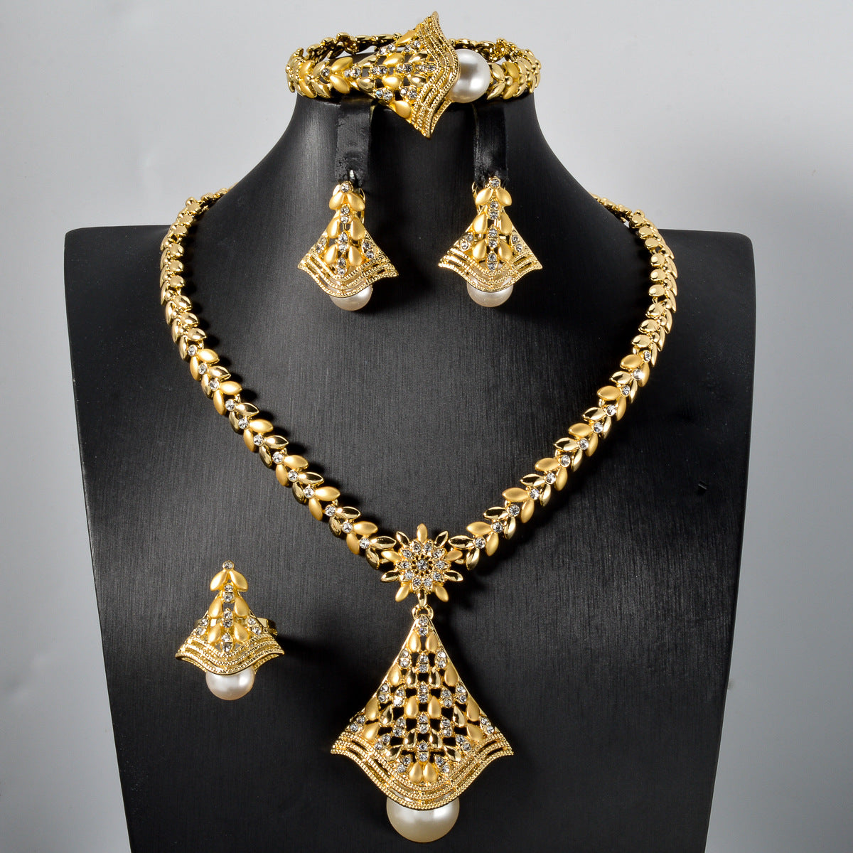 Jewelry 18k Gold-Plated Leaf Necklace
