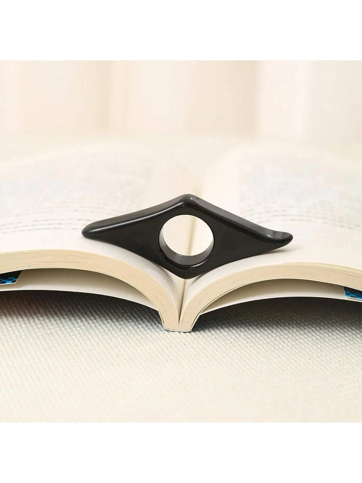 Transparent Acrylic Book Page Holder Thumb Book Holder Ring Book Opener Bookmark Reading Accessories for Teachers Literary Reade