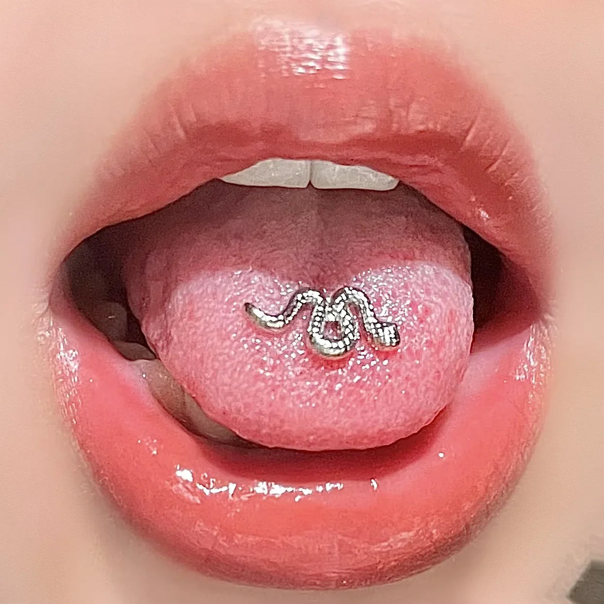 Small snake-shaped earrings, nose studs, titanium steel tongue studs, lip studs,flat-bottomed body piercing titanium accessories