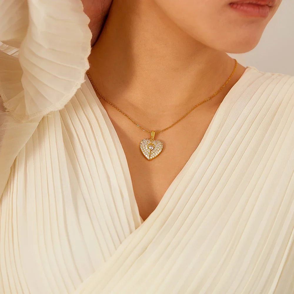 Stylish and Personalized Heart-shaped Necklace for Women High-end and eExquisite Pendant Stainless Steel Clavicle Chain Jewelry