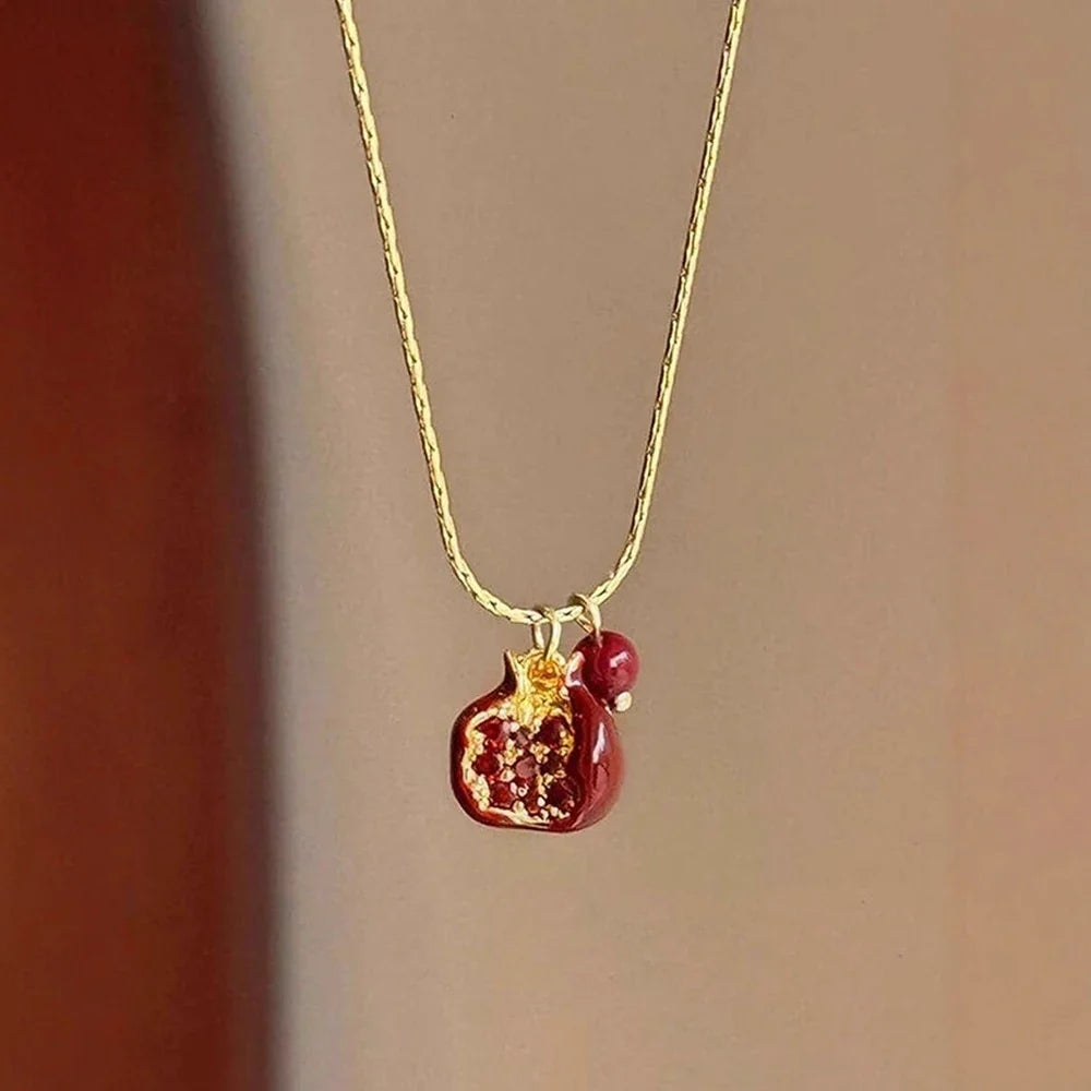 Vintage Style Pomegranate Pendant Necklace, Stylish and Elegant Collarbone Chain, Women's Date Party Jewelry, Gifts