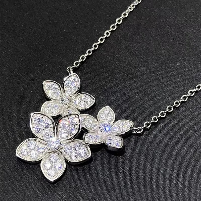 Huitan Shiny Flowers Design Pendant Necklace with Cubic Zirconia Graceful Trendy Accessories for Women Aesthetic Wedding Jewelry