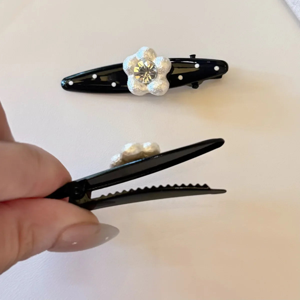 Sweet Polka Dot Pearl Flower Clip Womens Bangs Clip Elegant Fashion Korean Style Duckbill Hair Rhinestone Accessory Pair Set