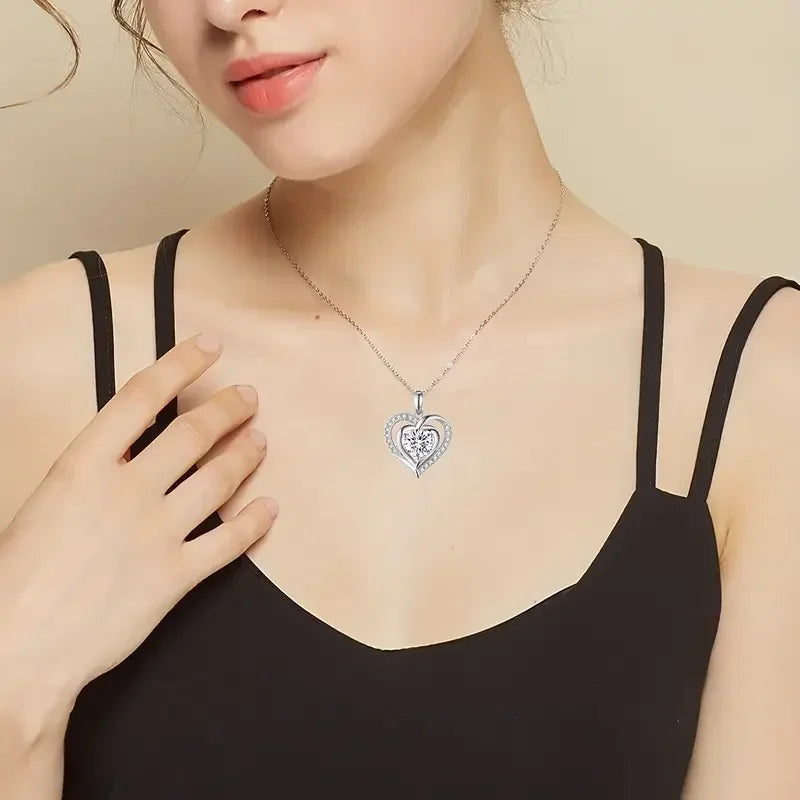 Huitan Delicate Heart Pendant Necklace for Women Luxury Bright Cubic Zirconia Neck Accessory Sweet Love Wedding Bridal Jewelry