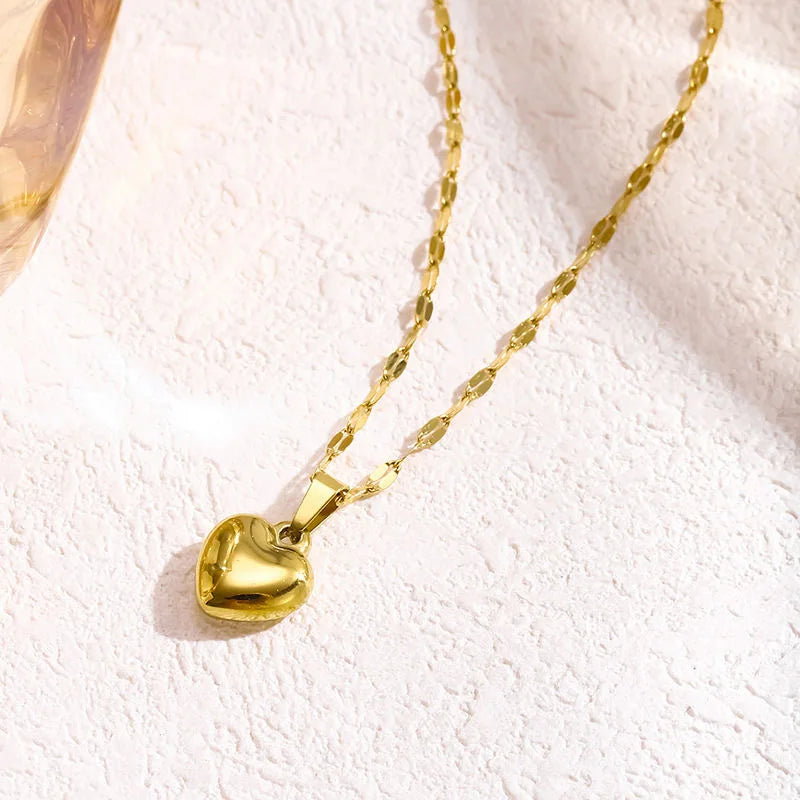 Charm Love Heart Pendant Necklace for Women Gold Color Fashion Lip Chain Simple Metal Choker Necklace Girls Jewelry Gift
