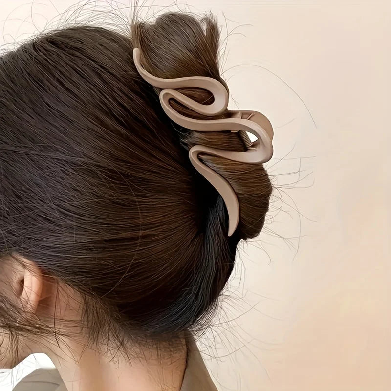 1 Set of 3 Large Matte Wave Hair Clips for Women - Retro Y2K Style Solid Color Shark Clips, Easy to Secure & Style Hair