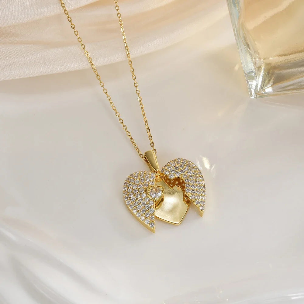 Stylish and Personalized Heart-shaped Necklace for Women High-end and eExquisite Pendant Stainless Steel Clavicle Chain Jewelry