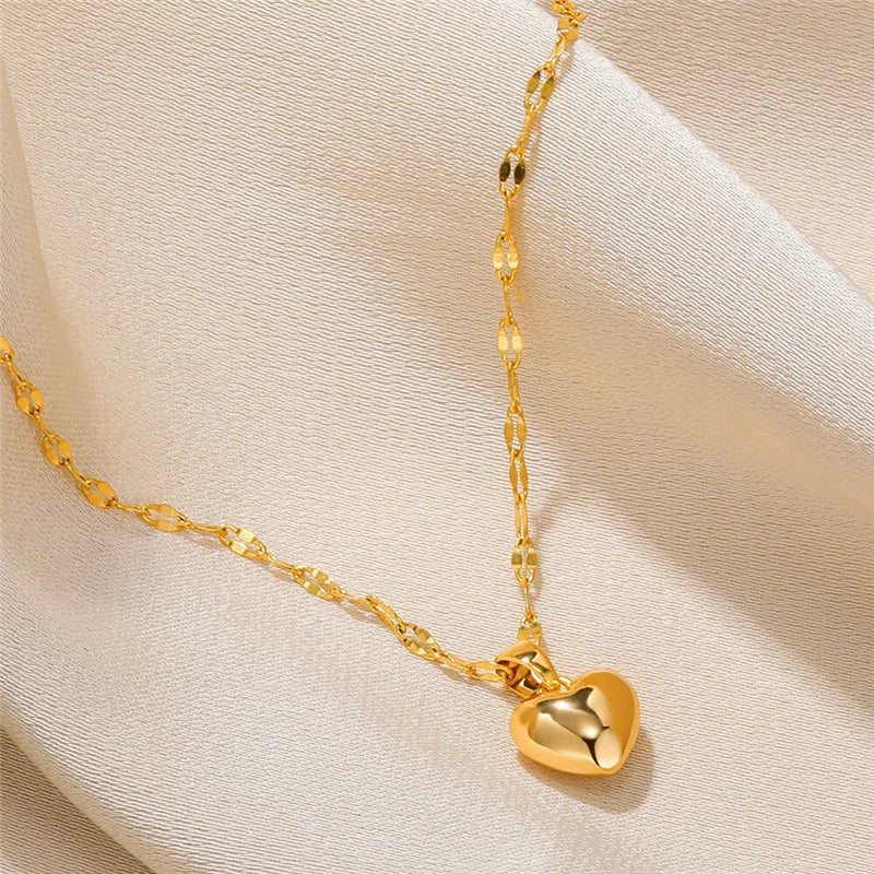Charm Love Heart Pendant Necklace for Women Gold Color Fashion Lip Chain Simple Metal Choker Necklace Girls Jewelry Gift