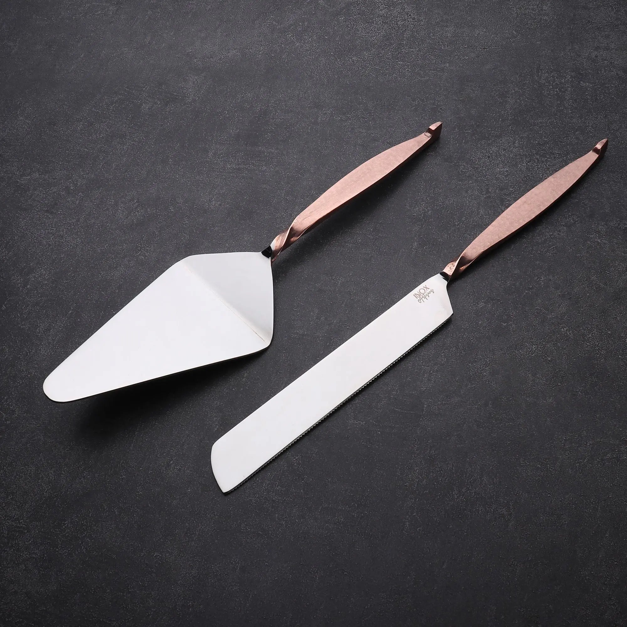 TWISTED URBAN CAKE SERVING 2 PC. SET