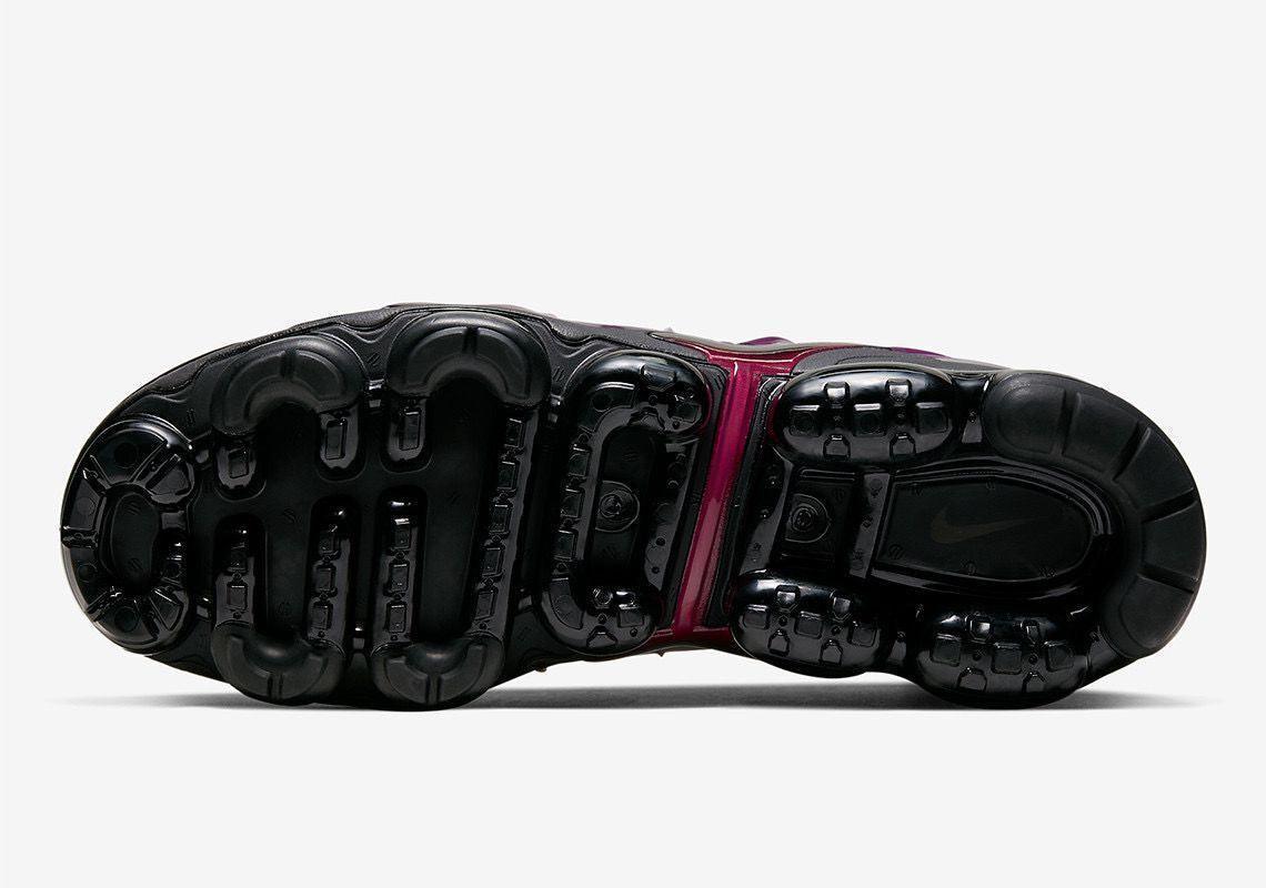 Nike Air VaporMax Plus 'Black Noble Red'