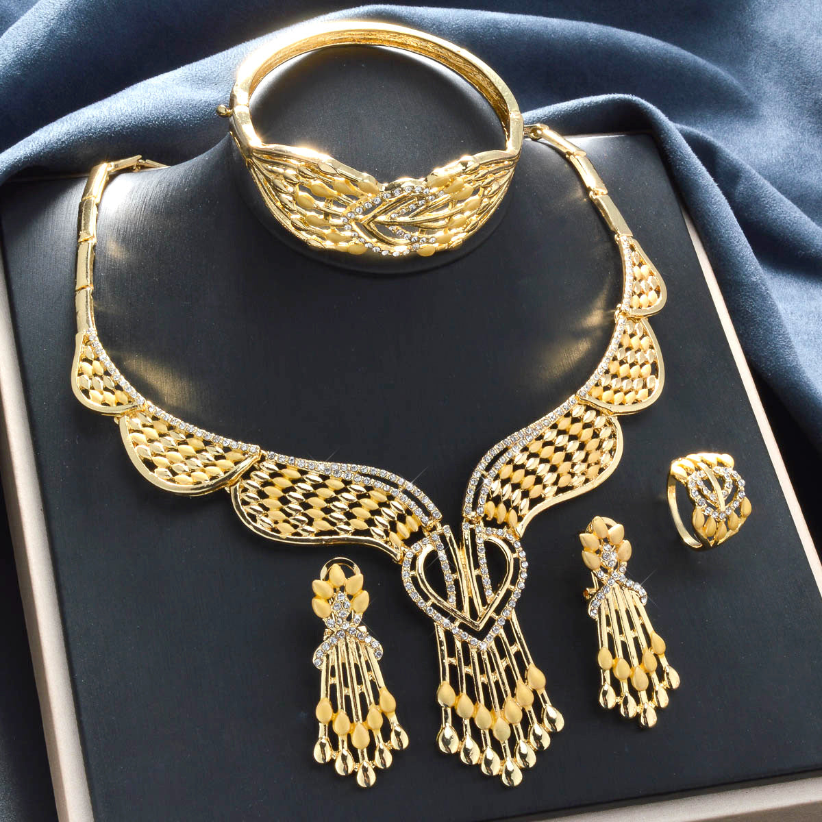New European And American-style Exaggerated Jewelry
