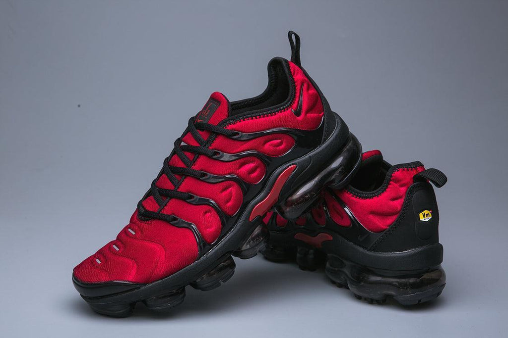 Nike Air VaporMax Plus 'University Red Black'