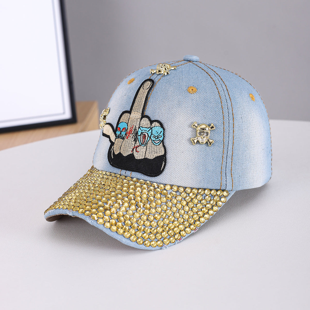 Men's And Women's Matching Metal Skull Embroidered Cap With Diamond-Studded Brim - A Unique Dark Style Flat Brim Hat Suitable For Streetwear And Casual Party Attire