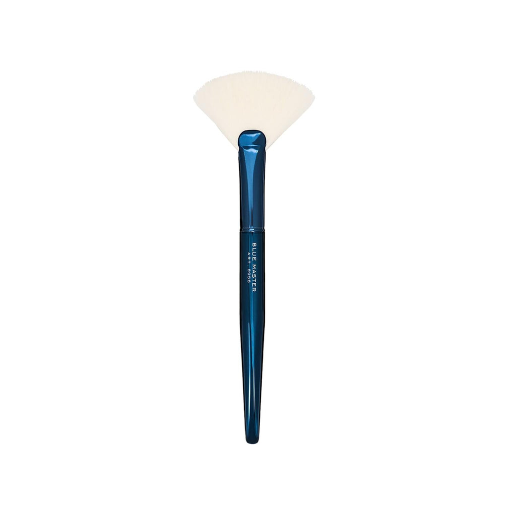 Kryolan Blue Master Fan Brush for Precise Highlighting